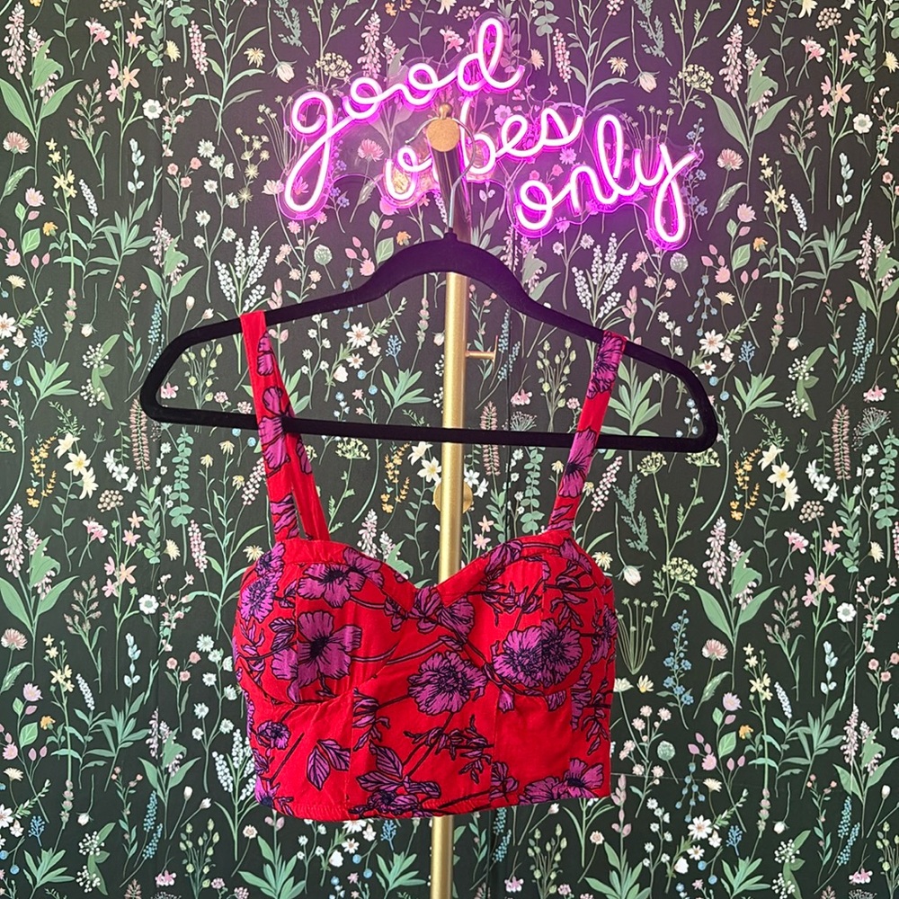 Floral cropped top-  adjustable straps